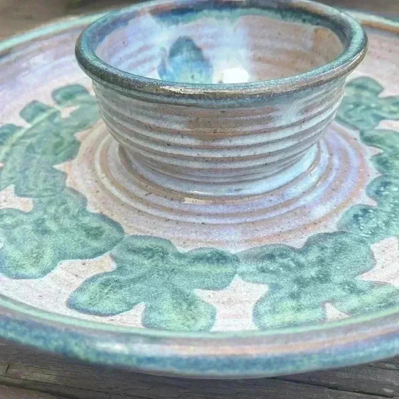Hand thrown pottery chip and dip platter. - Picture 2 of 8